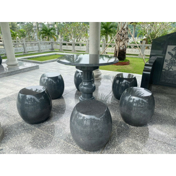 Bàn ghế đá