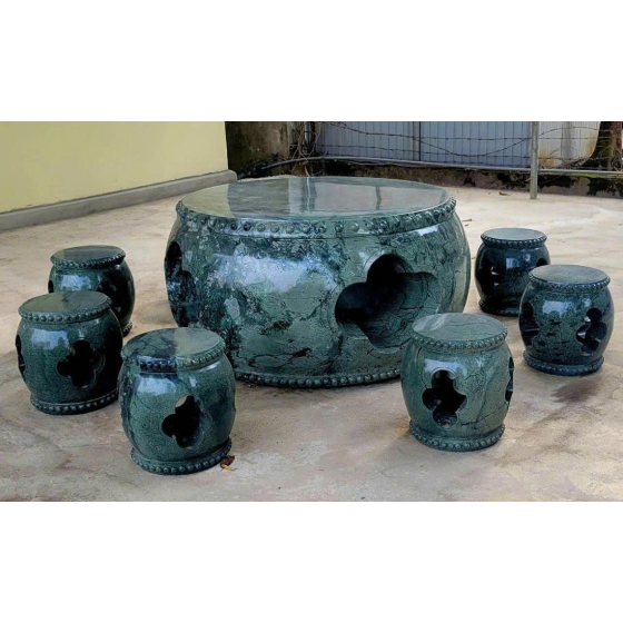 Bàn ghế đá
