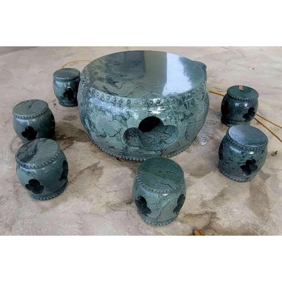 Bàn ghế đá