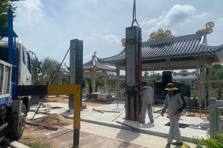Stone gate, three-entrance gate