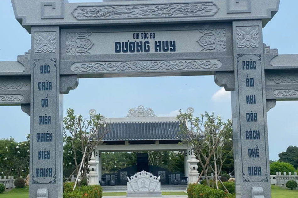 Stone gate, three-entrance gate