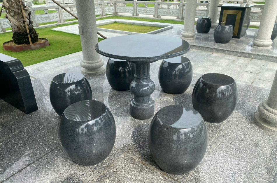 Bàn ghế đá