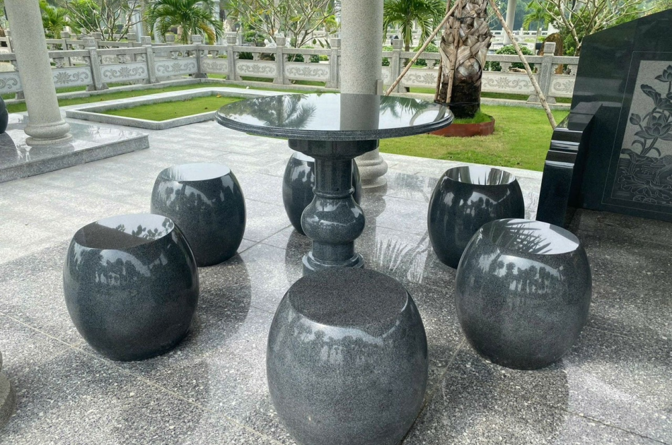 Bàn ghế đá